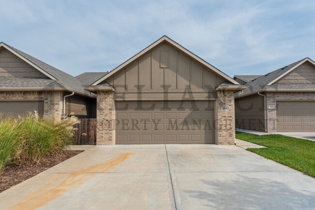 Primary Photo - 914 W Onewood Pl