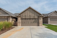 Building Photo - 914 W Onewood Pl