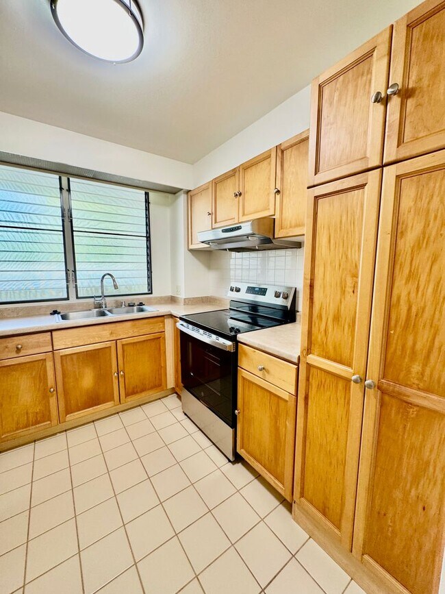 Building Photo - Available now | A 2 Bedroom, 2 Bathroom Condo with 2 assigned parking stalls at The Plaza Hawaii Kai
