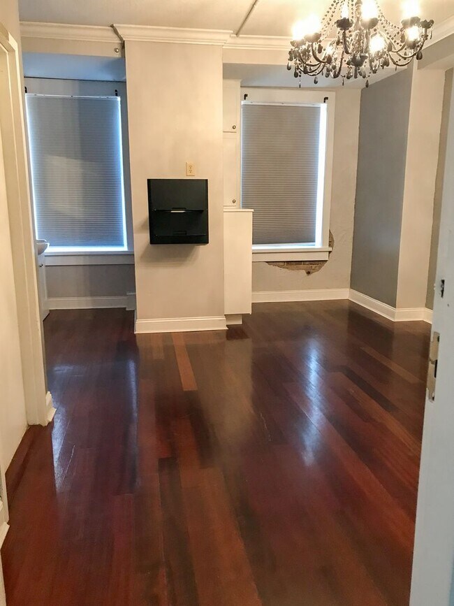Building Photo - Upscale Luxury Downtown Apartment