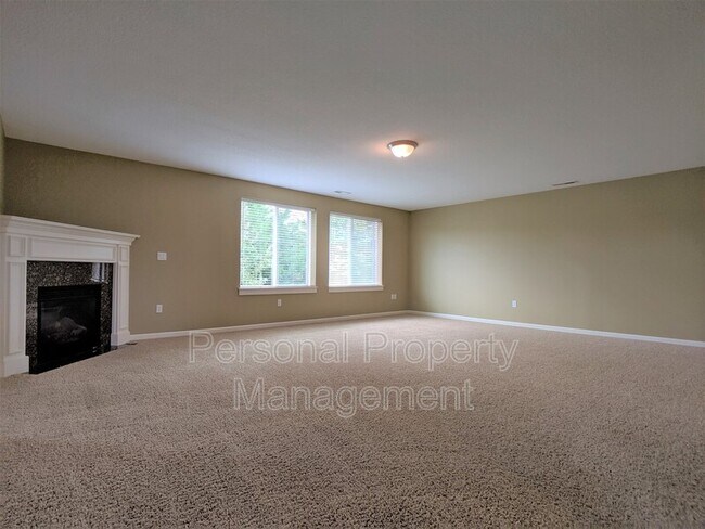 Building Photo - 10405 NE 98th Ave