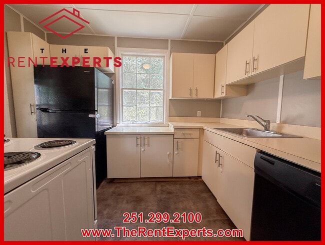 Building Photo - 5005 N Hillwood Cir
