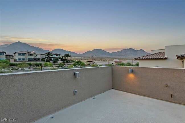 Building Photo - 41 Lomita Heights Dr