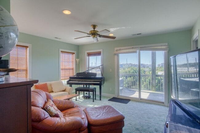 Building Photo - Coastal Duplex with Stunning Water Views —...