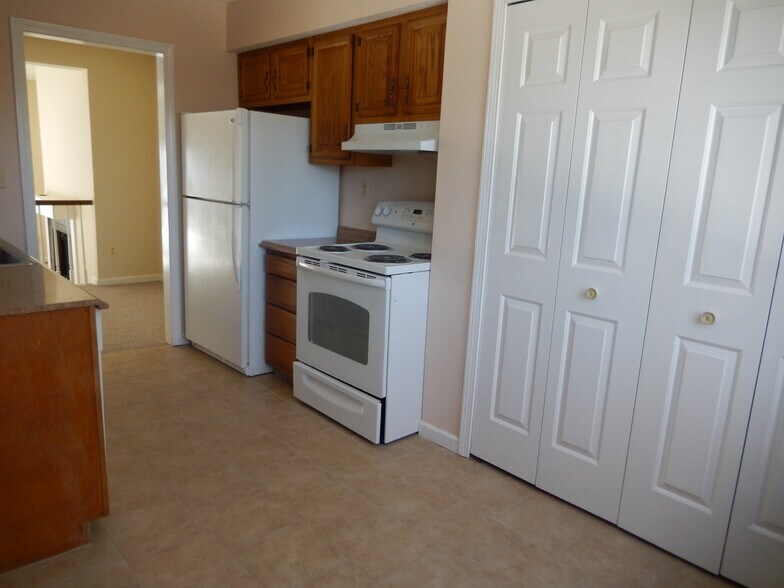Building Photo - 180 Conestoga Way