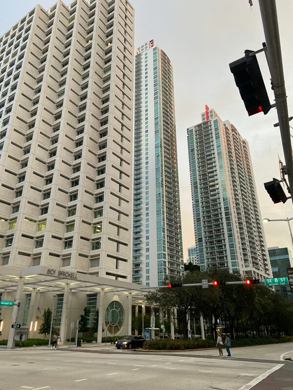 Building Photo - 950 Brickell Bay Dr