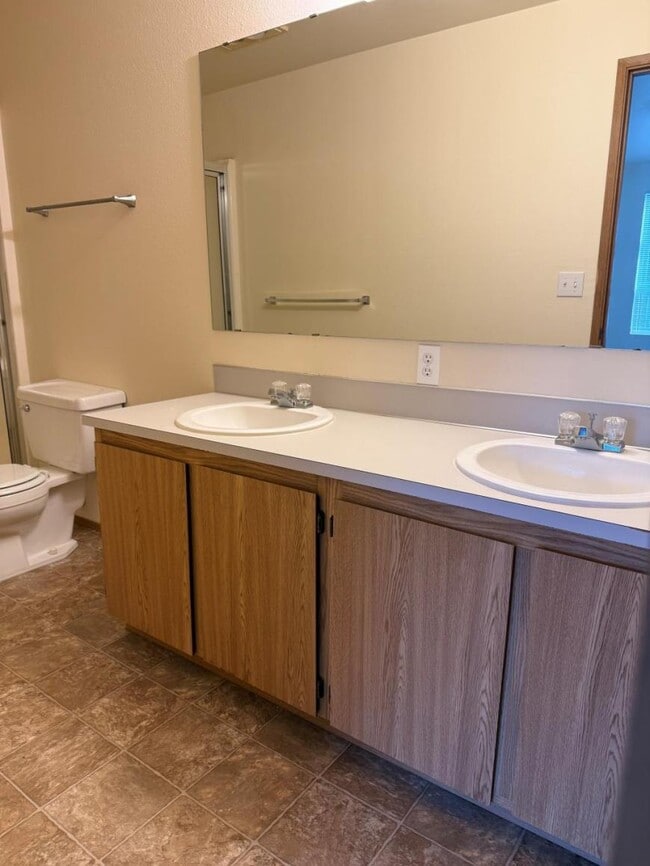 Building Photo - 2 bedroom in Seattle WA 98119