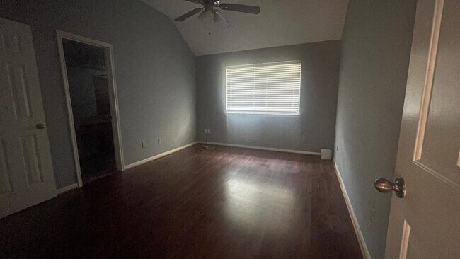Building Photo - 9238 Golden Sunshine Dr