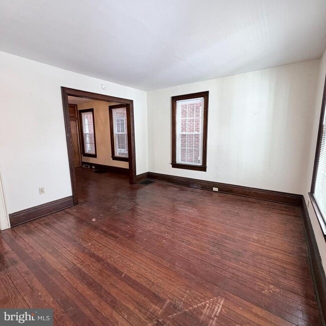 Building Photo - 235 Park Ave