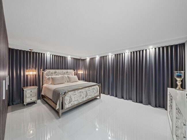 Building Photo - 1151 N Fort Lauderdale Beach Blvd