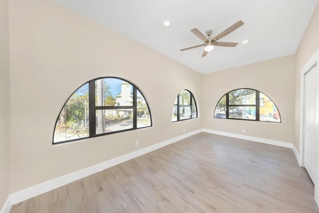 Building Photo - P201 - #9A Holiday Inn