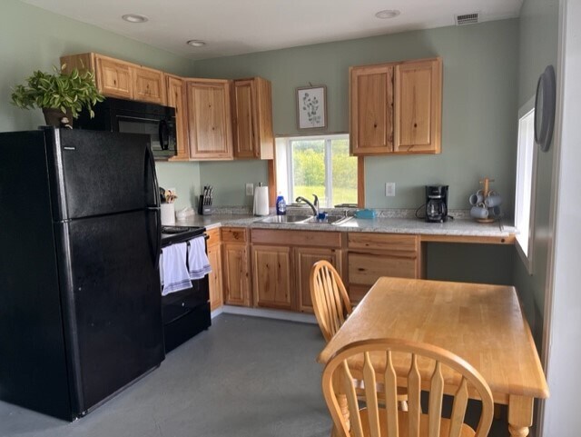 Building Photo - 14 Maplewood Rd