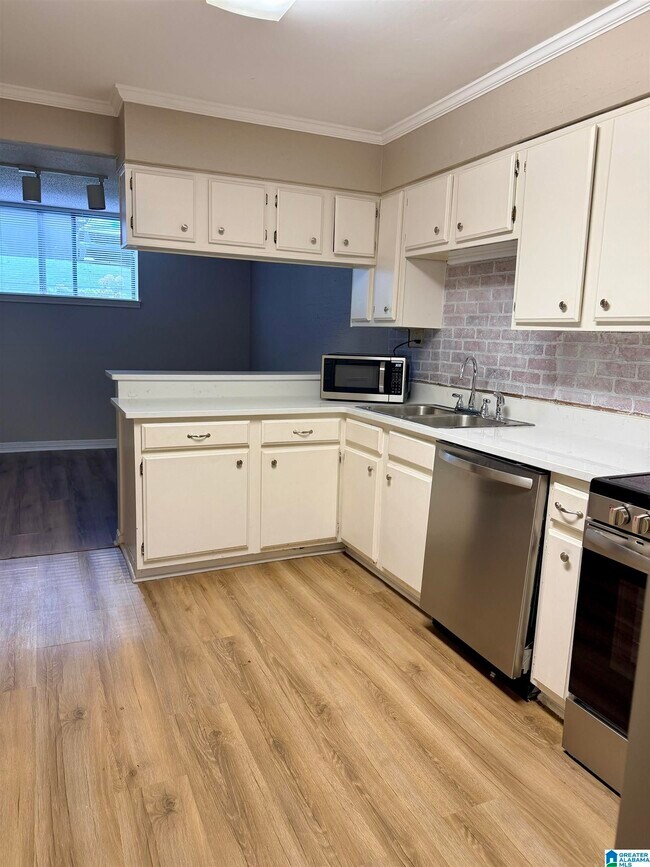Building Photo - 313 Heath Dr