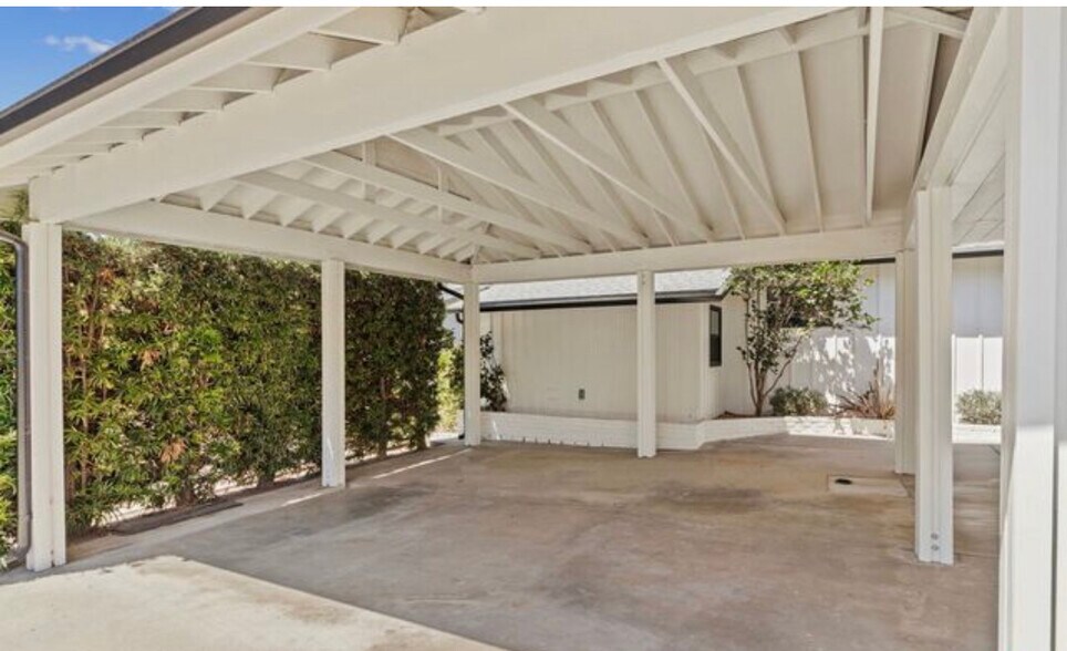 Building Photo - 5261 Allott Ave