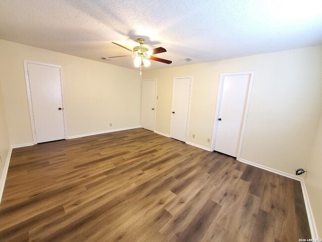 Building Photo - 8219 Sunshine Trail Dr