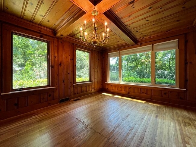 Building Photo - 6348 Sharon Hills Rd