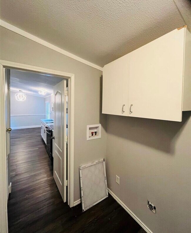 Building Photo - 33323 Falcon Spring St