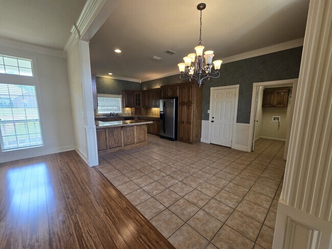 Building Photo - 15298 Wagon Wheel Cir