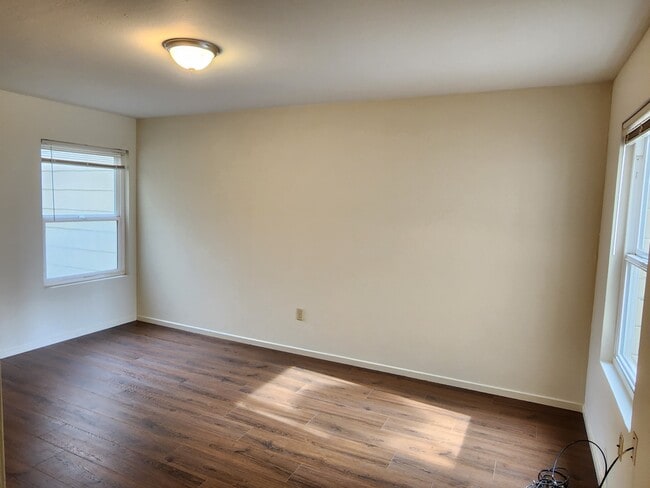 Building Photo - 1810 Bush St