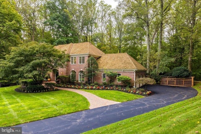 Building Photo - 8001 Greenwich Woods Dr