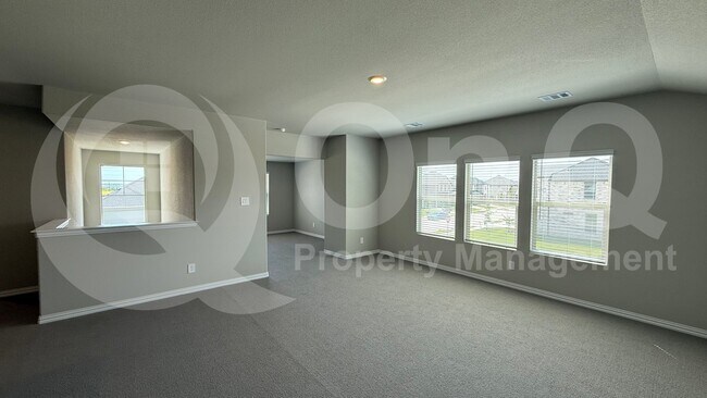 Building Photo - 685 Briar Dr