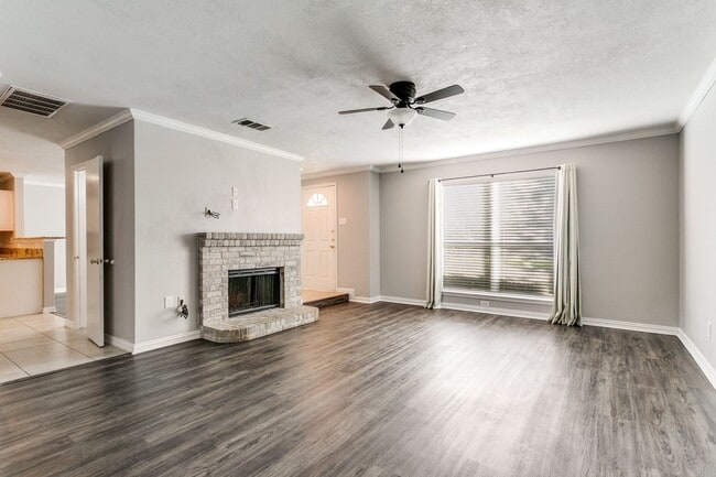 Building Photo - 1728 Creekpoint-