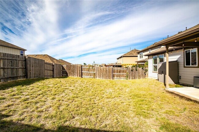Building Photo - 253 Beechnut Dr
