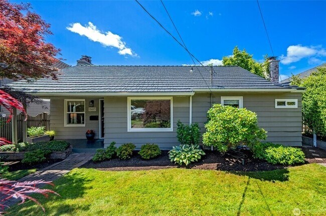 Building Photo - 2607 31st Ave W