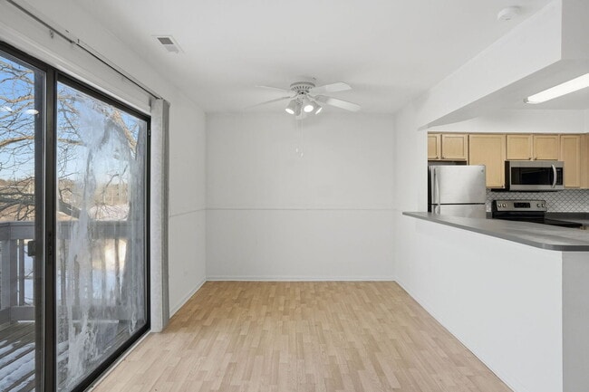 Building Photo - 209 W Ct of Shorewood