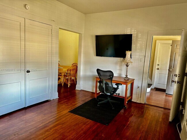 Building Photo - 1800 Fillmore St