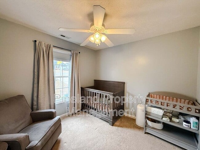 Building Photo - 7704 Redwood Ave