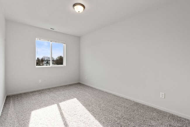 Building Photo - 4808-4810 E Fairview Ave