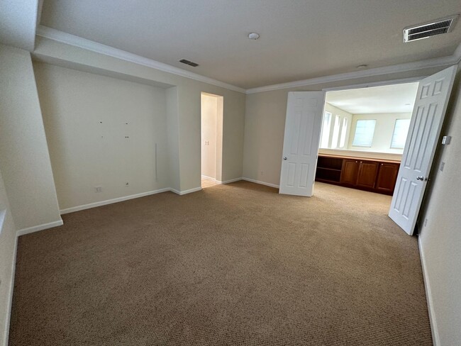Building Photo - Beautiful 5 Bedroom, 3 Bath Mountain House...