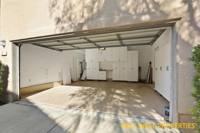 Building Photo - 27 Hathaway