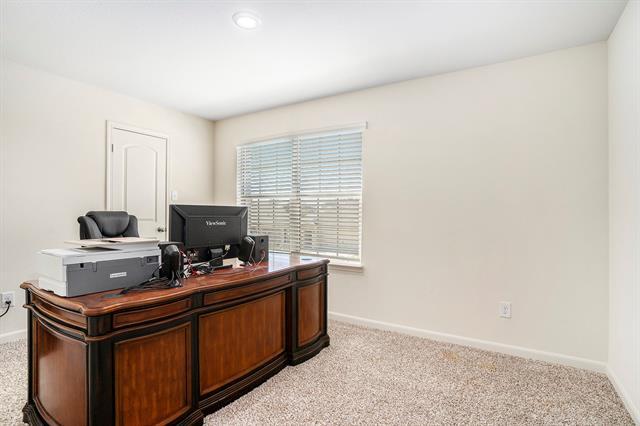 Building Photo - 921 Primrose Dr
