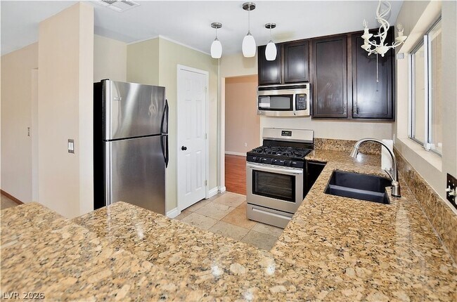 Building Photo - 7709 Kalmalii Ave