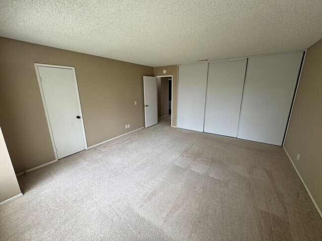 Building Photo - 7313 Unicorn Cir
