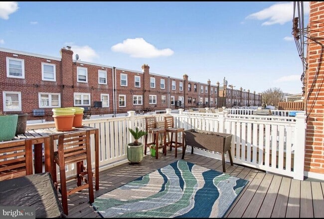 Building Photo - 304 Pine St