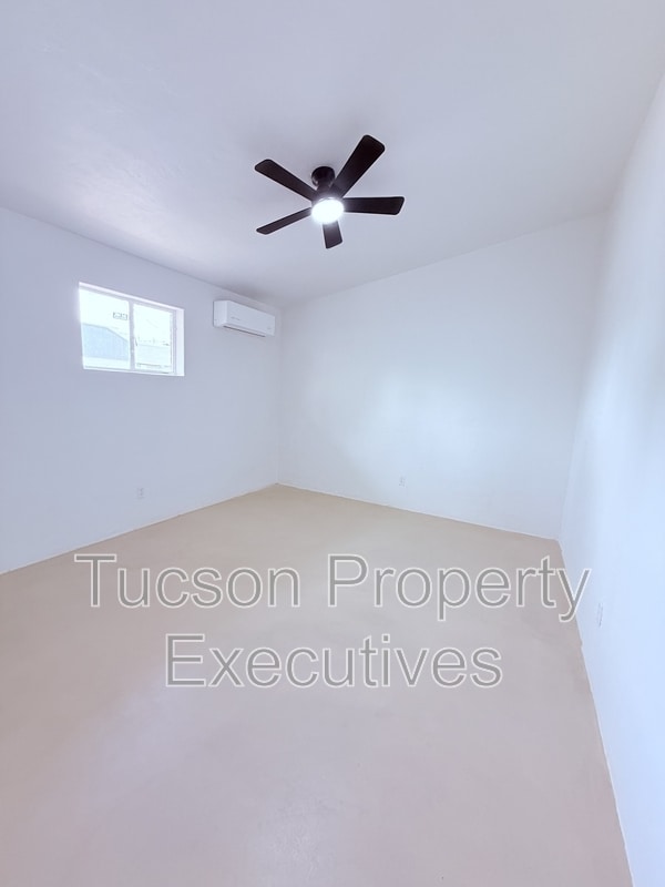 Building Photo - 814 N Alvernon Way