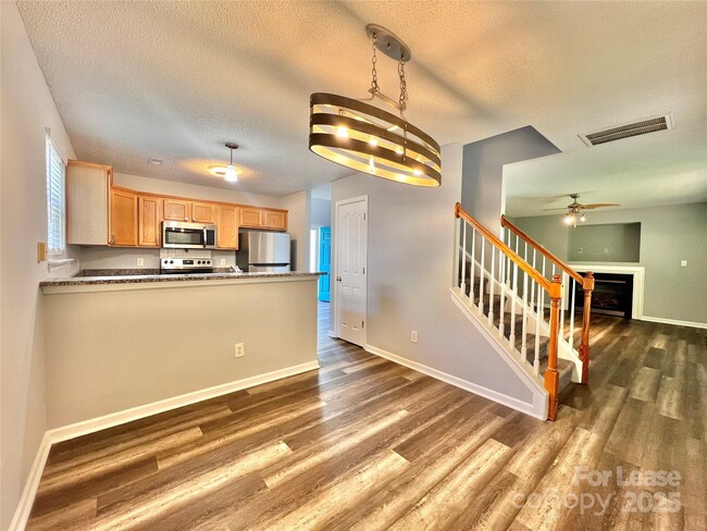 Building Photo - 6033 Briggs Dr