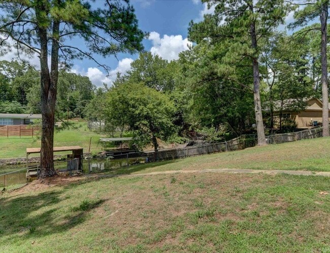 Building Photo - 202 Little John Trail