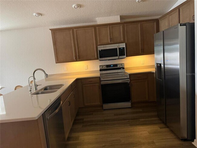 Building Photo - 319 Lily Ln