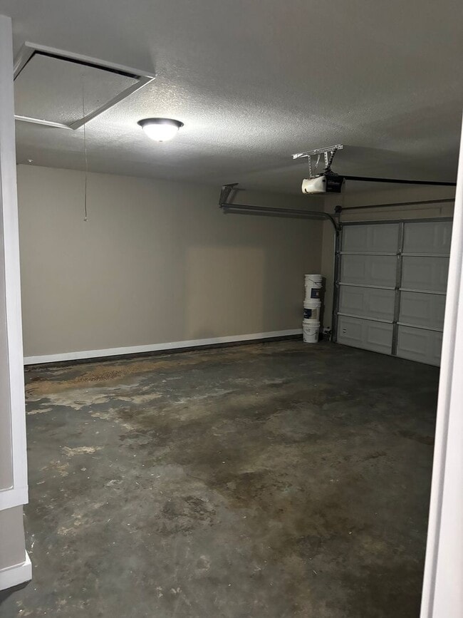 Building Photo - Beautiful 3 bedroom, 2 bath home