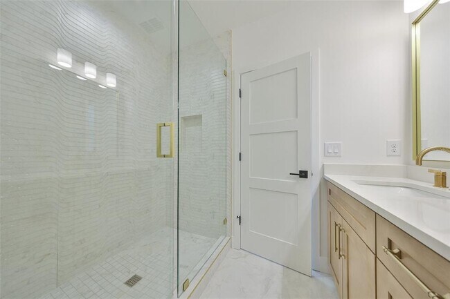 Building Photo - 1314 1/2 W Lemon St