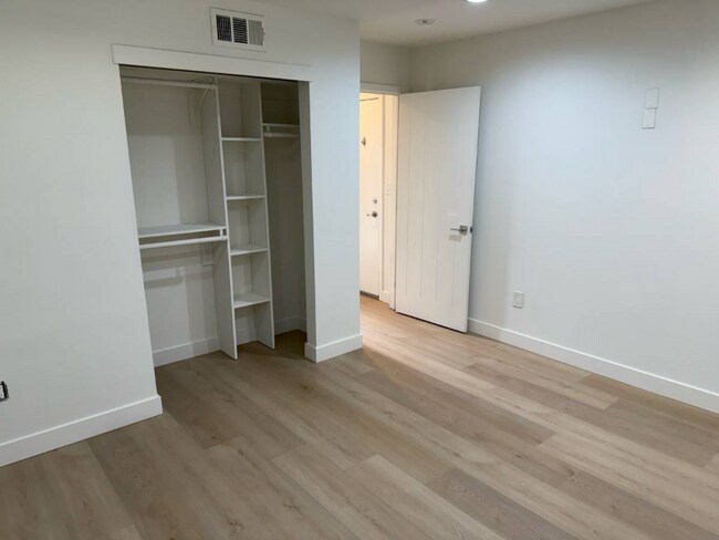 Building Photo - 646 Serrano Ave