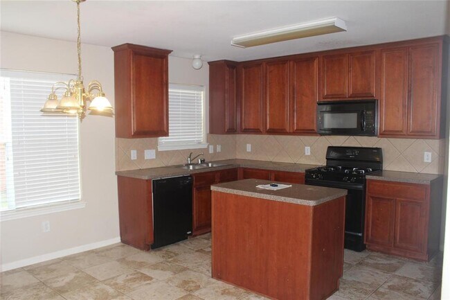 Building Photo - 8307 Cove Timbers Ln