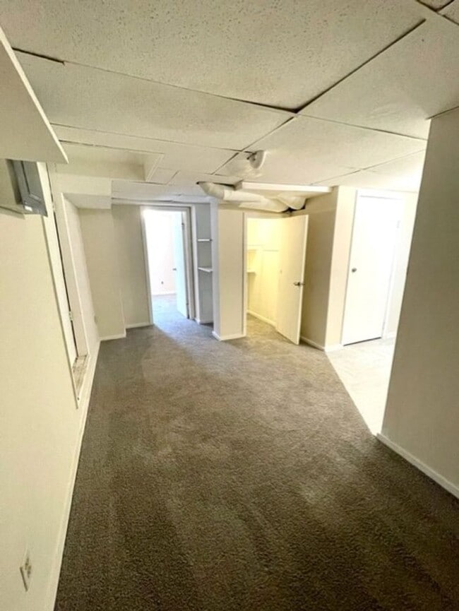 Building Photo - 1 Bedroom Apartment Downtown w/ Bonus Room - Utilities Included!