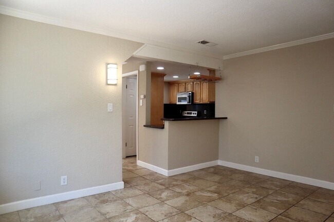 Building Photo - Gorgeous 4-bedroom home with pool – Lakesh...