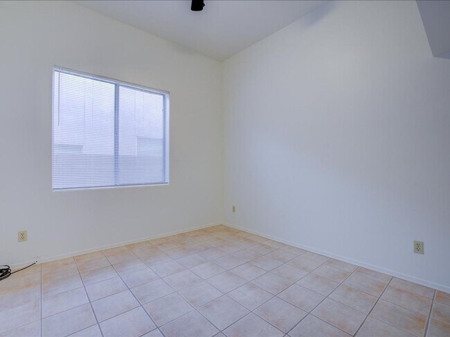 Building Photo - Beautiful 2-Bedroom, 2-Bath Home with Community Pool