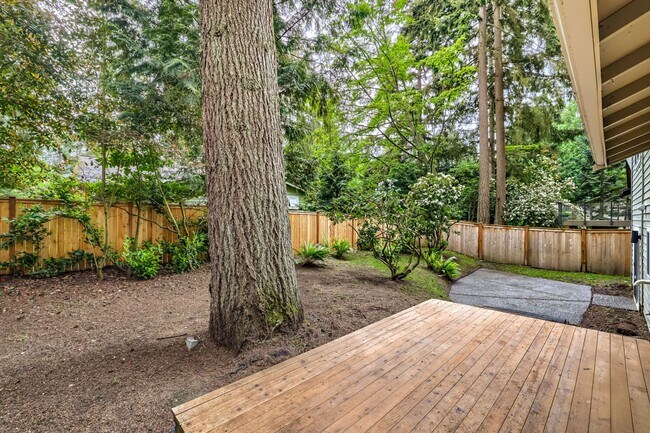Building Photo - Bright & Charming 4bed/2.5bath in Desirable Edmonds Neighborhood!